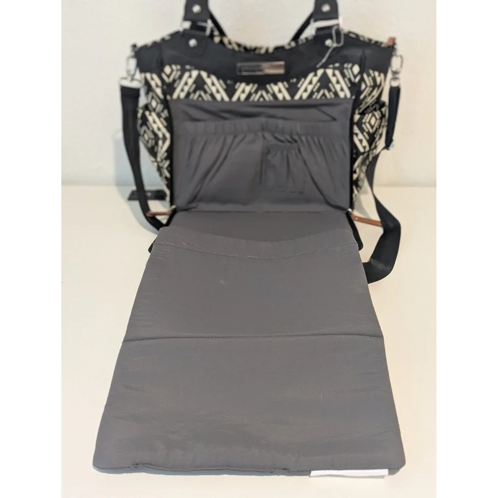 Petunia Pickle Bottom Downtown Tote Diaper Bag Black Cream Geometric Tribal